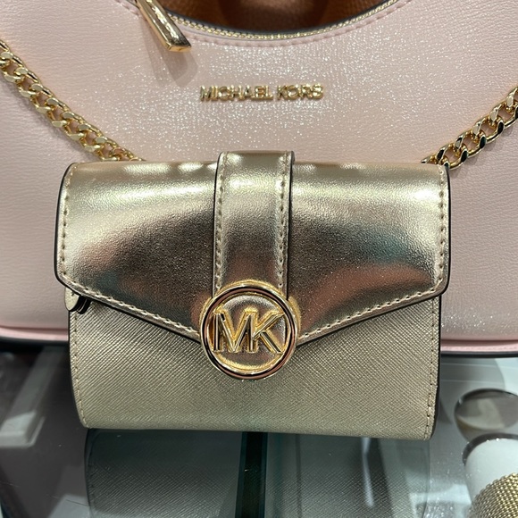 MICHAEL KORS CARMEN MEDIUM LOGO AND FAUX LEATHER WALLET
PALE GOLD 
NWT - Picture 2 of 16